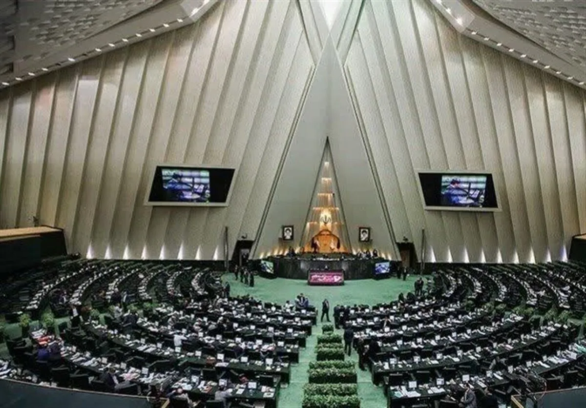 نامه هشدار آمیز ۱۶۵ نماینده مجلس به سران قوا/ریشه تورم ارز است