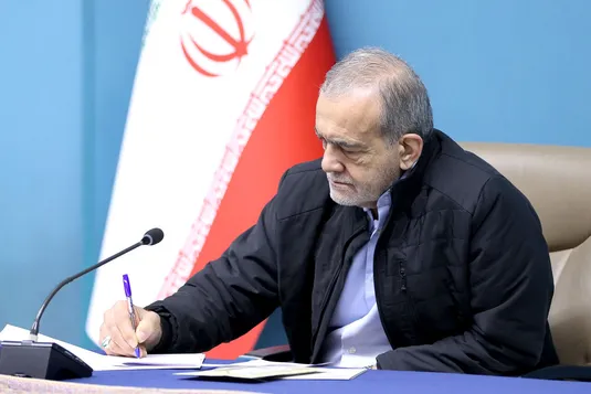 پزشکیان: با رهبری انقلاب تجدید پیمان می&zwnj;کنم که از سرمایه وحدت و انسجام حفاظت کنم