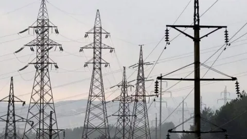 ۲۲ سال بدون فروپاشی شبکه برق؛ رشد سهم معاملات برون‌بازاری تا ۵۰ درصد