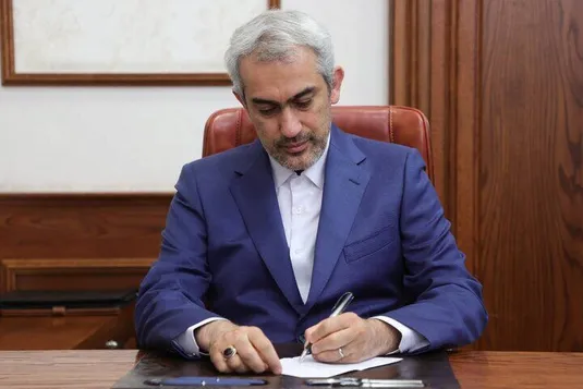وزیر اقتصاد برنامه رشد عدالت&zwnj;محور را ابلاغ کرد