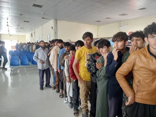 جذب رسمی کارگر افغانستانی؛ وزارت خارجه ۲۰۰ هزار روادید کارگری صادر می&zwnj;کند