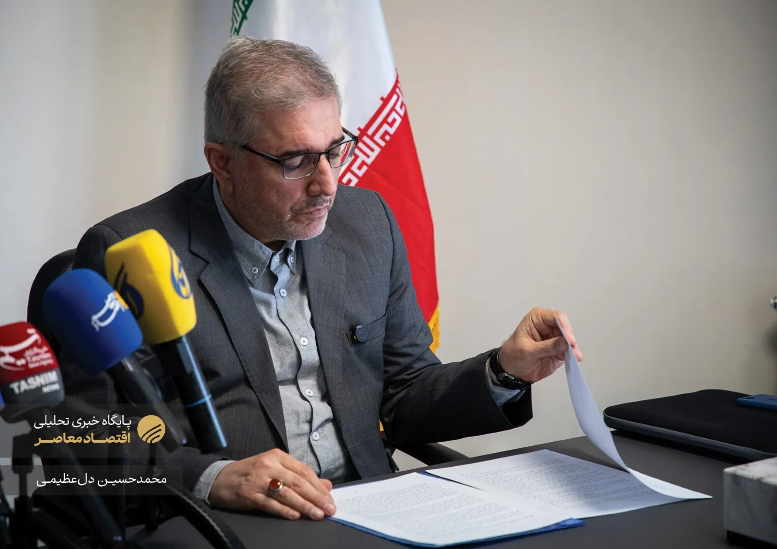 ظهر امروز بنیاد بین‌المللی شهید رئیسی نشست خبری تحت عنوان «یکسال بعد از وعده صادق یک؛ از تدابیر اقتصادی تا تمهیدات میدان» با حضور مهدی صفری معاون دیپلماسی اقتصادی وزیر امور خارجه دولت سیزدهم و داود منظور معاون رئیس جمهور دولت سیزدهم برگزار کرد.