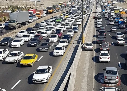 وضعیت تردد در جاده&zwnj;های کشور/ترافیک سنگین در برخی مقاطع آزادراه قزوین- کرج