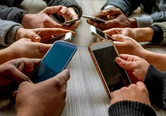 کاهش نسبی قیمت تلفن همراه پس از ترخیص کالاهای دپو شده