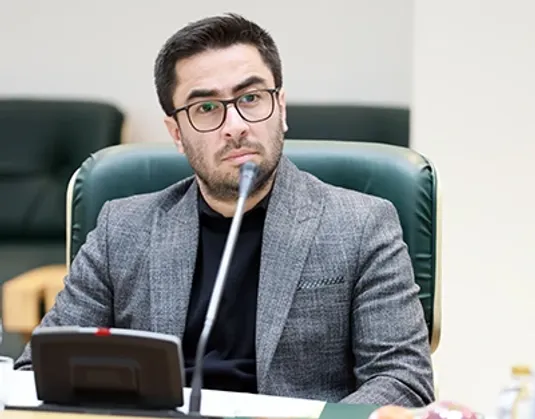 دارابی: بازار ارز امروز شباهت&zwnj;هایی با التهاب&zwnj;های ۱۳۹۷ و ۱۳۹۹ دارد