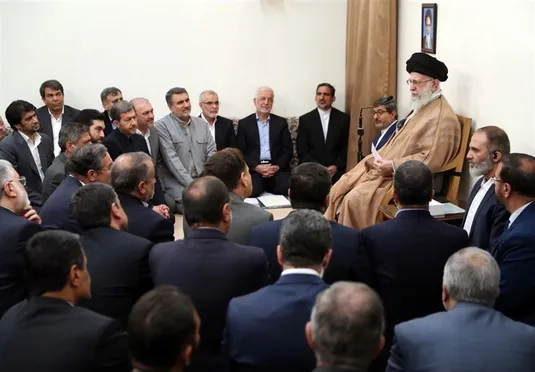 رهبر انقلاب: مبارزه با فساد از وظایف قطعی مدیران ارشد است