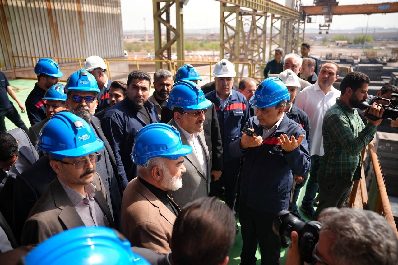وزیر صمت: توسعه زنجیره فولاد خوزستان با رفع گلوگاههای تولید دنبال میشود وزیر صمت: توسعه زنجیره فولاد خوزستان با رفع گلوگاههای تولید دنبال میشود