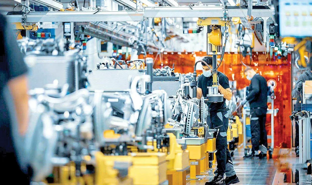 ضرورت اصلاح سیاست‌های ارز و طلا/
دولت موظف به گسترش زیرساخت‌‌های سرمایه‌گذاری در تولید است