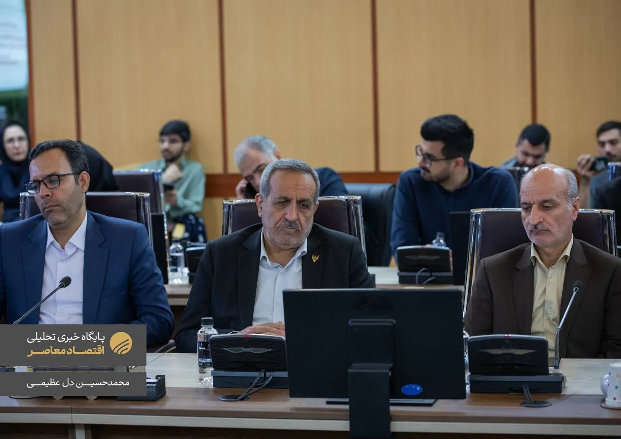 امروز ۳۱ فروردین ۱۴۰۴ در سال «سرمایه گذاری برای تولید»، در مراسمی با حضور وزیر راه و شهرسازی، مدیرعامل شرکت راه‌آهن، مدیرعامل شرکت بهینه‌سازی مصرف سوخت و رئیس کمیسیون عمران مجلس، دو تفاهمنامه سرمایه گذاری به میزان ۶۴ هزار میلیارد تومان از سوی مدیرعامل راه‌آهن با شرکت قطار‌های آوان ریل (منتسب به بابک زنجانی) و کشت و صنعت پارس افق هشتگرد به امضا رسید.