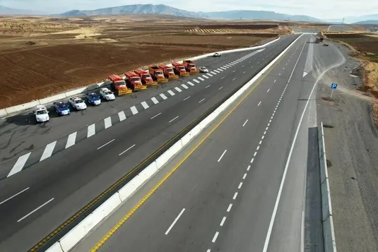 آغاز احداث آخرین حلقه کریدور شمال&zwnj;‑جنوب؛ آزادراه شیراز‑بوشهر کلید خورد