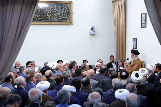 رهبر انقلاب: مسائل کشور را به گفت&zwnj;وگوها گره نزنیم