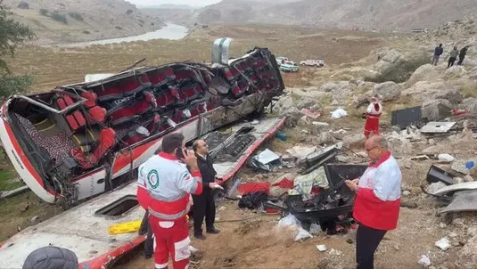 فوت ۷ سرباز در واژگونی اتوبوس اندیمشک &zwnj;