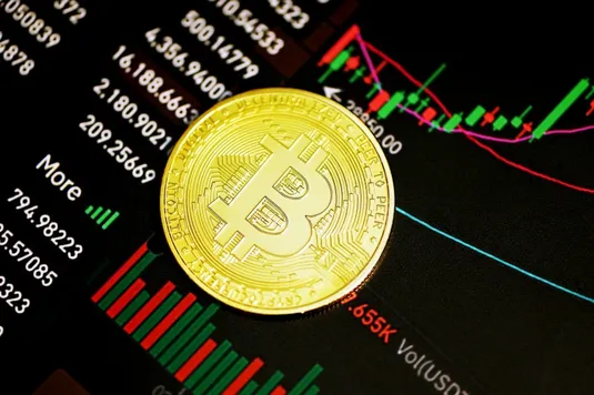بیت&zwnj;کوین و اتریوم در آستانه شکست مقاومت&zwnj;های کلیدی