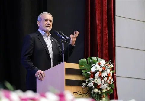 پزشکیان: جامعه امروز بیش از هر زمان به همدلی و اخلاق قرآنی نیاز دارد