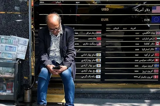 دو پیش&zwnj;بینی جدید از قیمت دلار