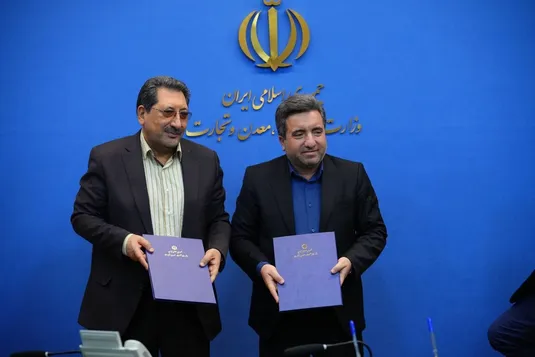 تفاهم&zwnj;نامه وزارت صمت و سازمان ثبت برای تثبیت مالکیت اراضی صنعتی امضا شد