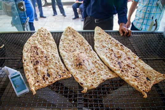 قیمت نان؛ بهایی که مردم و نانوا همزمان از آن گلایه&zwnj;مندند