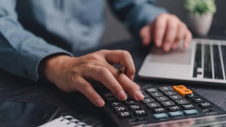 آخرین اخبار از پرداخت حقوق مبتنی بر عملکرد / دریافتی کارمندان دولت چه تغییری می‌کند؟