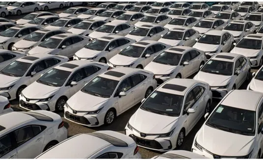 معاون ارزی بانک مرکزی: خودرو همچنان در صدر تخصیص ارز قرار دارد