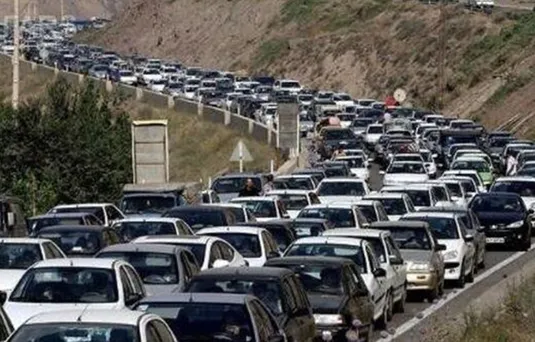 بار ترافیکی در محور&zwnj;های خروجی تهران سنگین شد