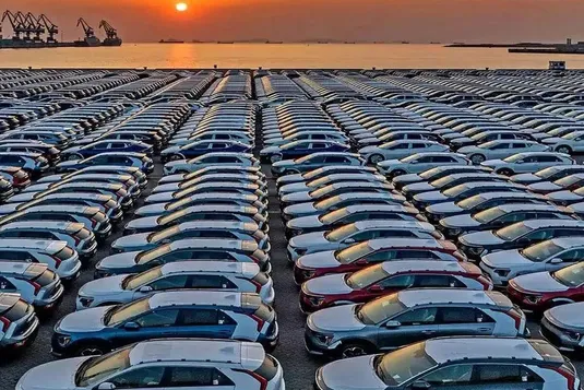 ابهام ادامه&zwnj;دار در واردات خودرو؛ ۱۹ هزار دستگاه در بنادر معطل مانده&zwnj; است