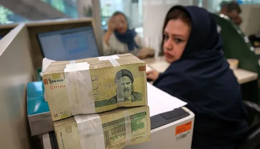 رقابت بانک&zwnj;ها برای سود بیشتر به قیمت سقوط اقتصاد