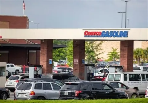 قیمت بنزین در آمریکا به 4 دلار رسید