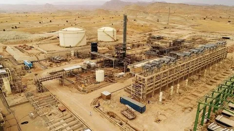 مجوز جذب ۱۳۸ نیروی جدید در میدان نفتی خشت و کنارتخته صادر شد/ اولویت با نیروهای بومی