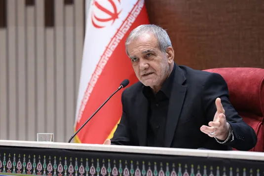 پزشکیان: راهی جز انتقال مرکزیت اقتصادی و سیاسی به نزدیکی آب&zwnj;های جنوب کشور نداریم