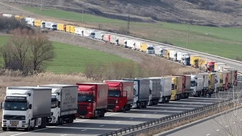 گیر افتادن ۱۵۰۰ کامیون ایرانی در ترکیه
