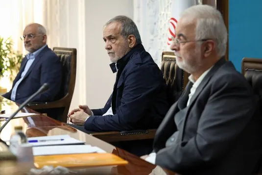 تاکید رئیس&zwnj;جمهور بر تلاش برای تغییر جدی سوخت خودروهای عمومی و خصوصی
