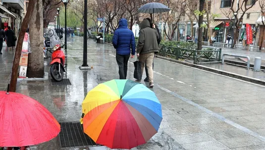باران و برف در انتظار تهرانی&zwnj;ها، دوشنبه هوا سرد می&zwnj;شود