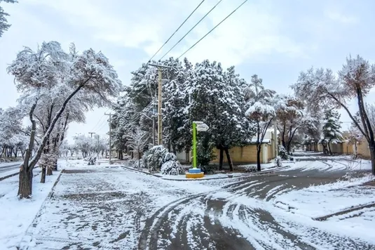 بارش برف و باران در جاده&zwnj;های ۱۸ استان/ترافیک سنگین در چالوس