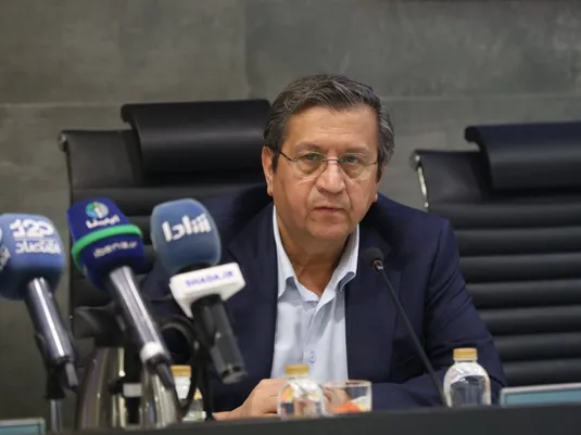همتی: برای حل مشکل پیمانکاران ایرانی در عراق با بانک مرکزی عراق مذاکره می&zwnj;کنیم / پیشنهاد استفاده از ۵۰۰ میلیون دلار منابع ایران برای صدور ضمانت&zwnj;نامه