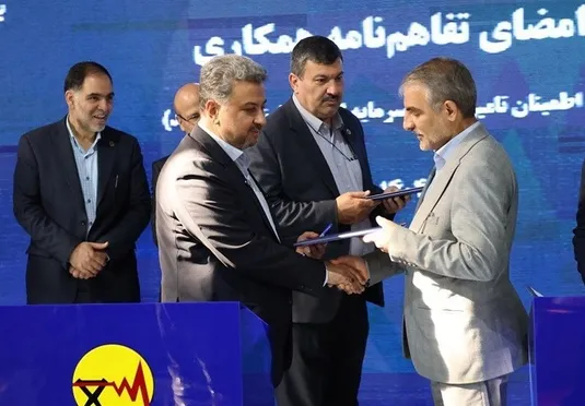 امضای تفاهم&zwnj;نامه همکاری و فروش برق میان شرکت برق حرارتی و توانیر