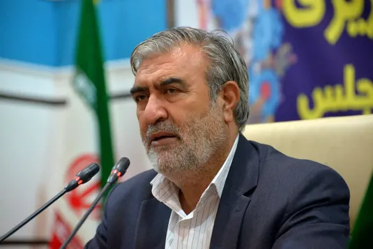 عزیزی: آمریکا با عذرخواهی از مردم ایران، منطقه را ترک خواهند کرد