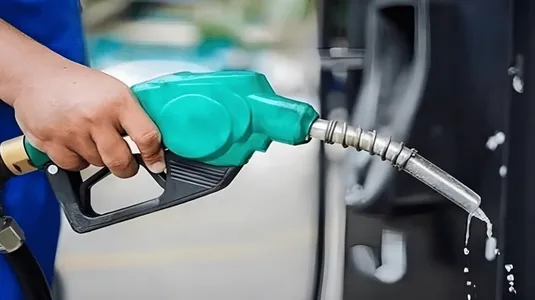 دولت تصمیمش را گرفت، قیمت بنزین بالا می&zwnj;رود؟