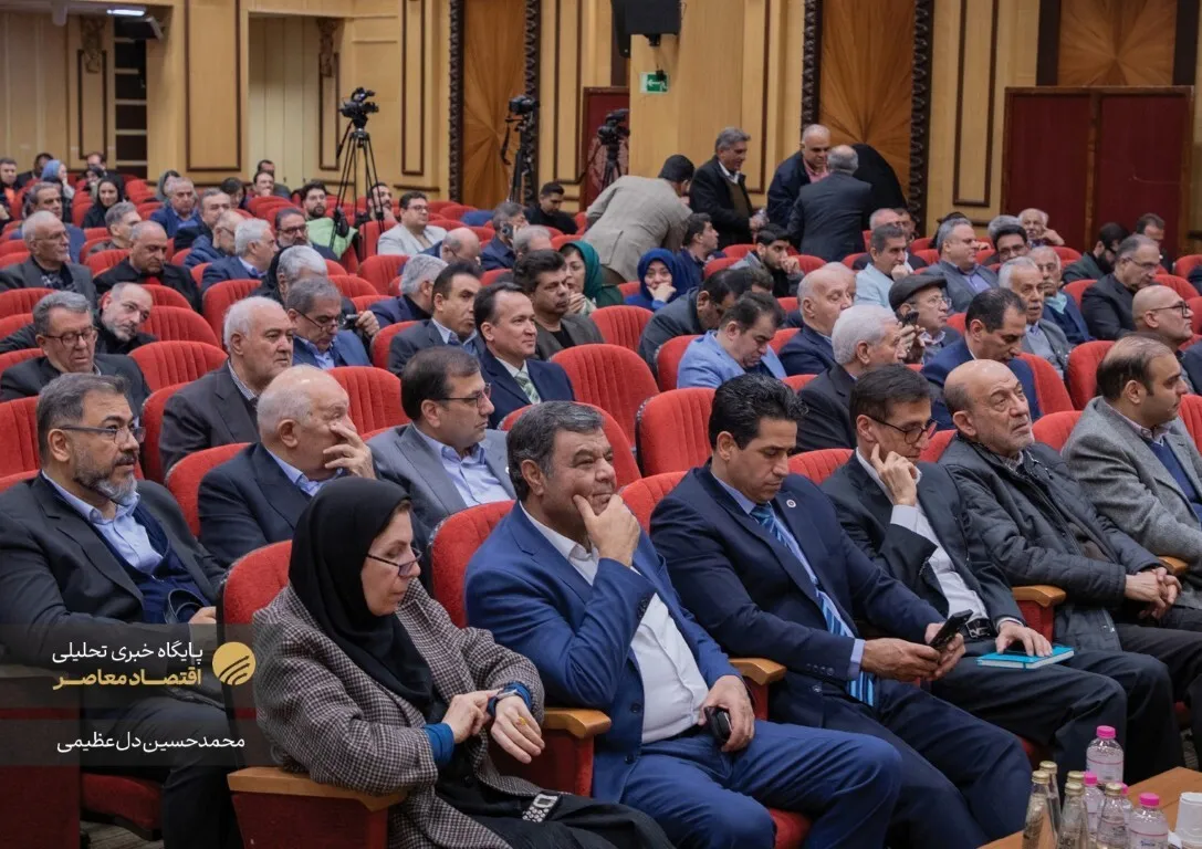 بیست و یکمین و آخرین نشست هیات نمایندگان اتاق ایران در سال ۱۴۰۳ برگزار شد. در این نشست رئیس اتاق ایران در سخنانی به ارائه ۶ توصیه برای بهبود فضای اقتصادی کشور در سال آینده پرداخت.