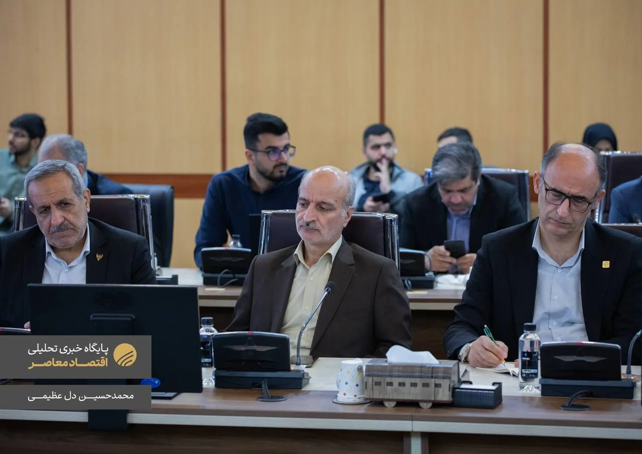 امروز ۳۱ فروردین ۱۴۰۴ در سال «سرمایه گذاری برای تولید»، در مراسمی با حضور وزیر راه و شهرسازی، مدیرعامل شرکت راه‌آهن، مدیرعامل شرکت بهینه‌سازی مصرف سوخت و رئیس کمیسیون عمران مجلس، دو تفاهمنامه سرمایه گذاری به میزان ۶۴ هزار میلیارد تومان از سوی مدیرعامل راه‌آهن با شرکت قطار‌های آوان ریل (منتسب به بابک زنجانی) و کشت و صنعت پارس افق هشتگرد به امضا رسید.