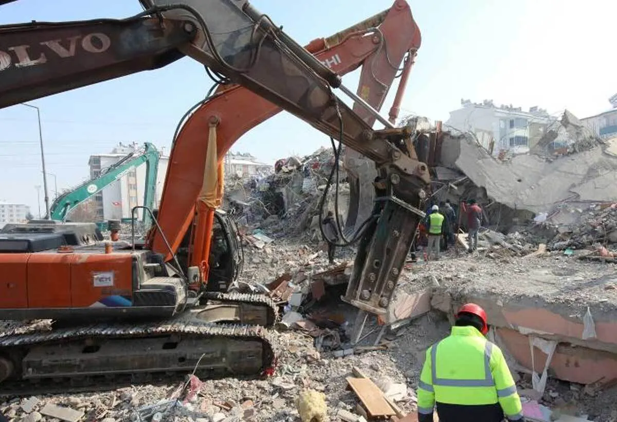 بنیاد مسکن مجاز به واردات ۱۵۰ دستگاه تجهیزات آواربرداری شد