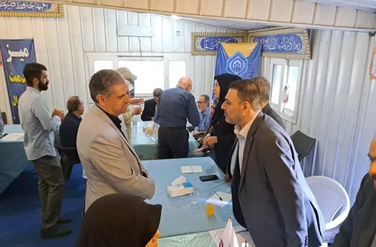 برپایی میز خدمت بانک ایران زمین در نماز جمعه تهران