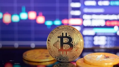 بیت‌کوین در آستانه کف سه‌ساله؛ بازار کریپتو با نوسانات محدود معامله می‌شود