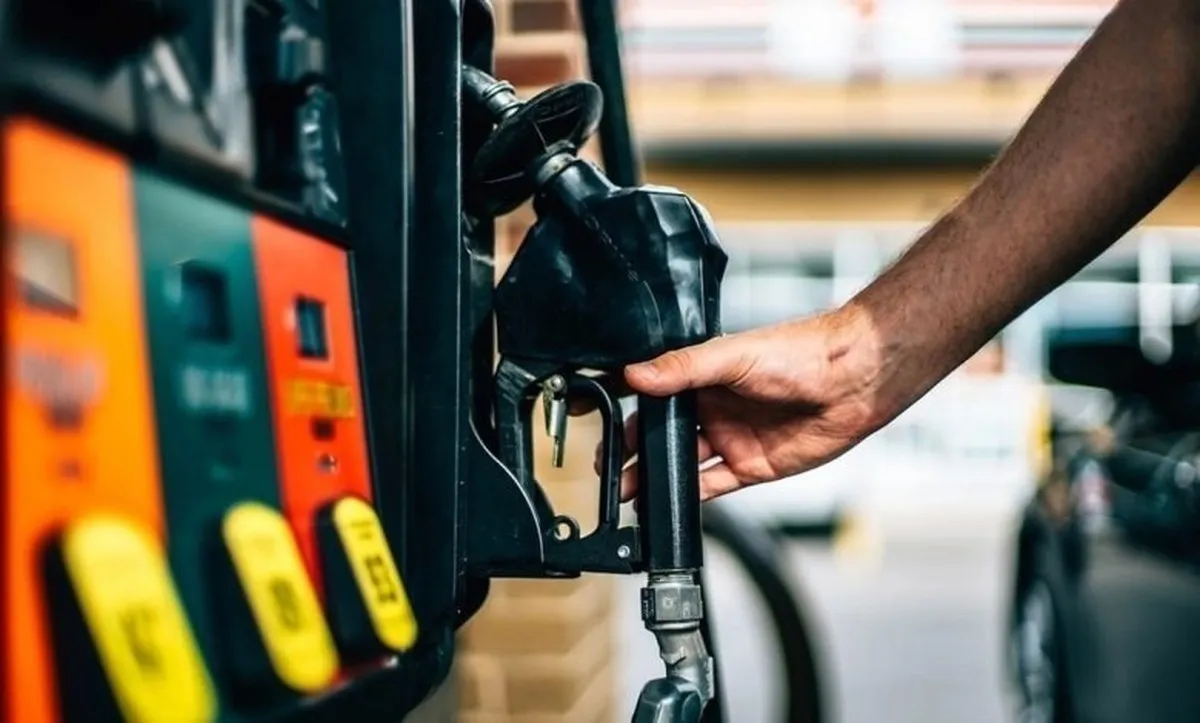 تکذیب خبر عرضه بنزین ۵۵۰۰ تومانی در شامگاه ۳۰ آبان