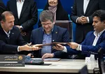 امروز ۳۱ فروردین ۱۴۰۴ در سال «سرمایه گذاری برای تولید»، در مراسمی با حضور وزیر راه و شهرسازی، مدیرعامل شرکت راه‌آهن، مدیرعامل شرکت بهینه‌سازی مصرف سوخت و رئیس کمیسیون عمران مجلس، دو تفاهمنامه سرمایه گذاری به میزان ۶۴ هزار میلیارد تومان از سوی مدیرعامل راه‌آهن با شرکت قطار‌های آوان ریل (منتسب به بابک زنجانی) و کشت و صنعت پارس افق هشتگرد به امضا رسید.