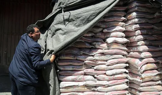 عرضه برنج وارداتی با نرخ ارز آزاد/ برنجِ بازار را دلالان جمع&zwnj;آوری و احتکار کرده&zwnj;اند