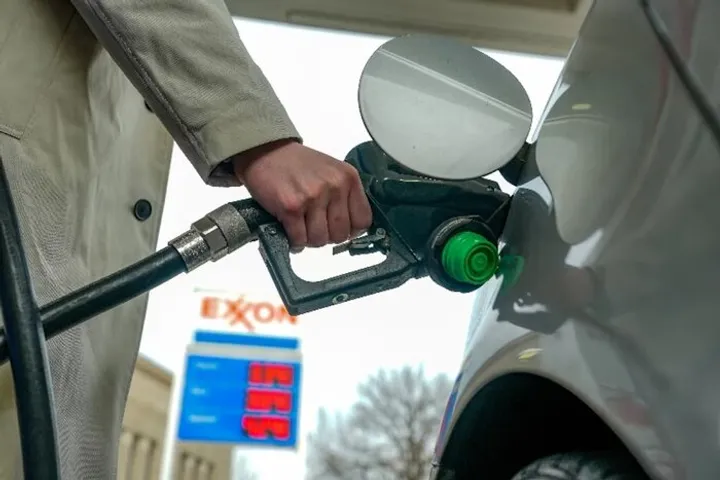 گازوئیل ۶ دلاری، اقتصاد آمریکا را زیر فشار می‌برد