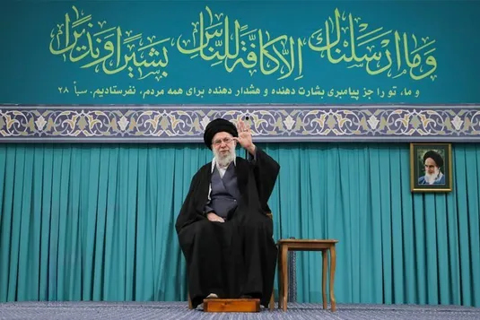 رهبر انقلاب: رئیس&zwnj;جمهور آمریکا به دلیل خسارات و تهمتی که به ملت ایران زد مجرم است