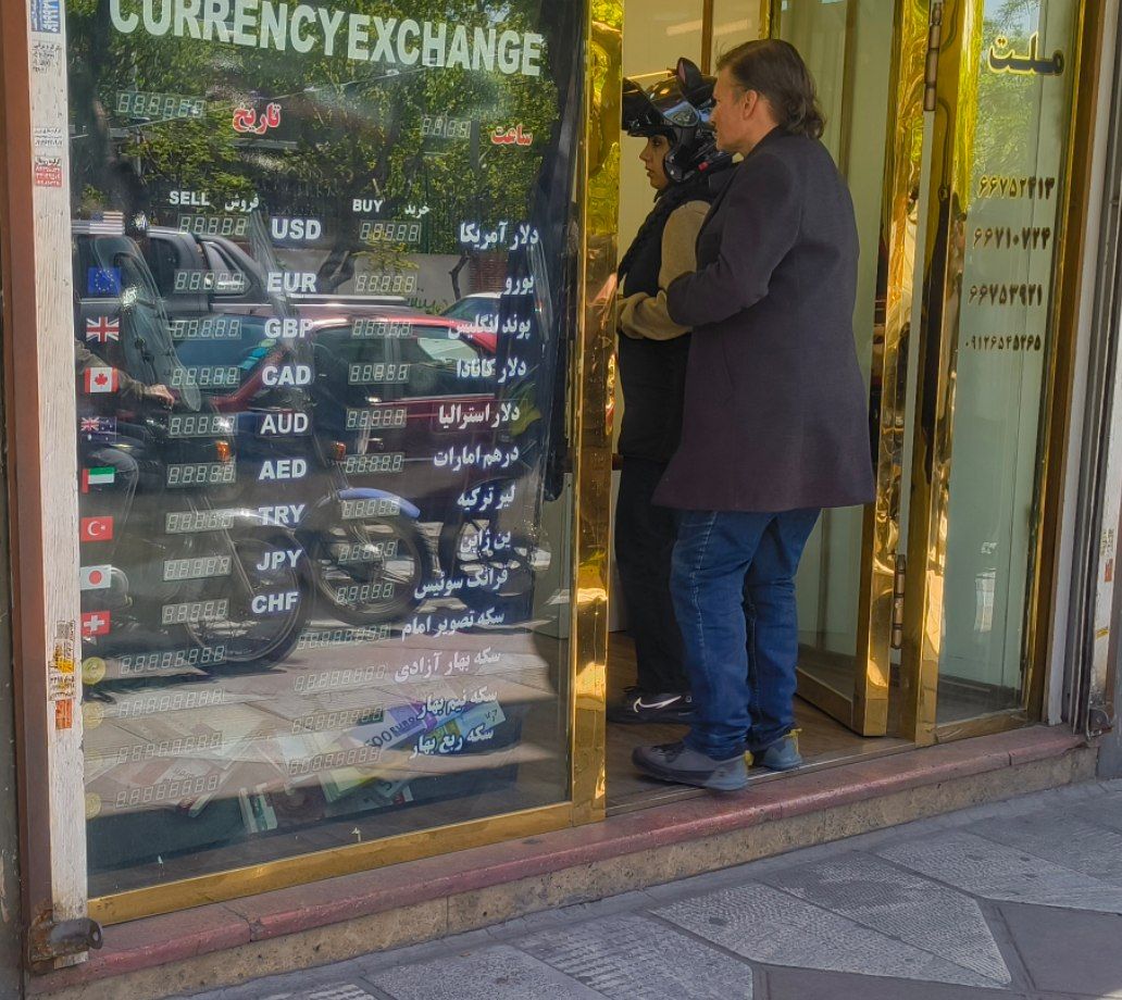 مبهوت مثل قیمت دلار مبهوت مثل قیمت دلار