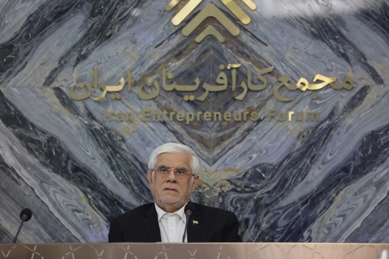 عارف: دولت در حال پیگیری مشکلات بخش خصوصی در قالب اصلاحات ساختار اقتصادی است