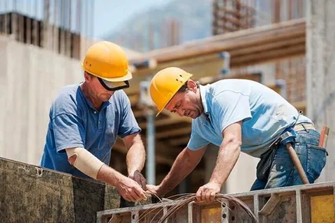 کارگران ساختمانی توان افزایش حق بیمه را دارند؟